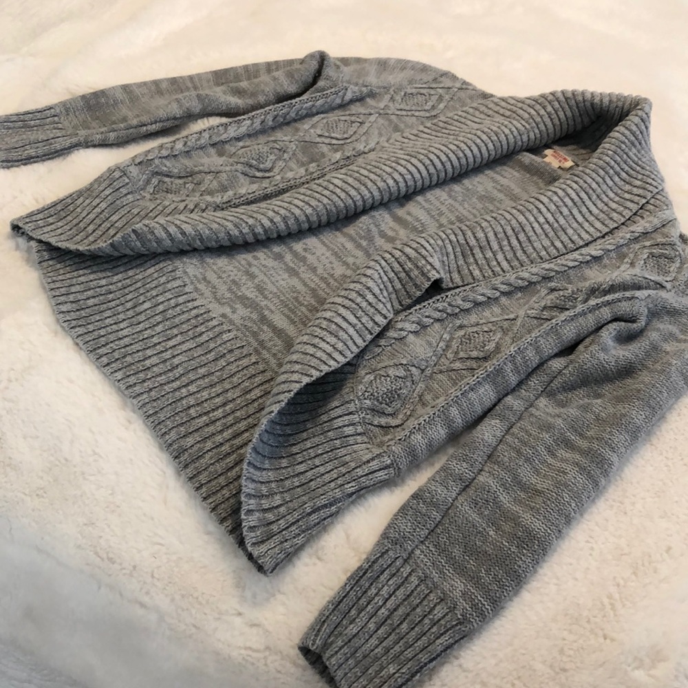 Gray open cardigan